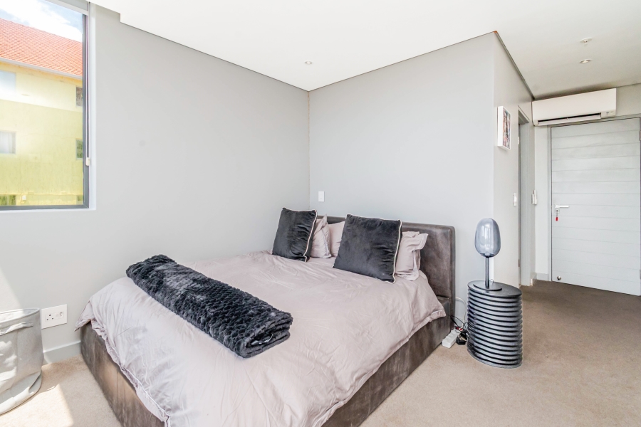 To Let 2 Bedroom Property for Rent in Green Point Western Cape